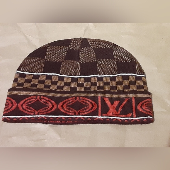 Vintage Louis Vuitton Paris hat/scarf set never worn - Picture 3 of 9